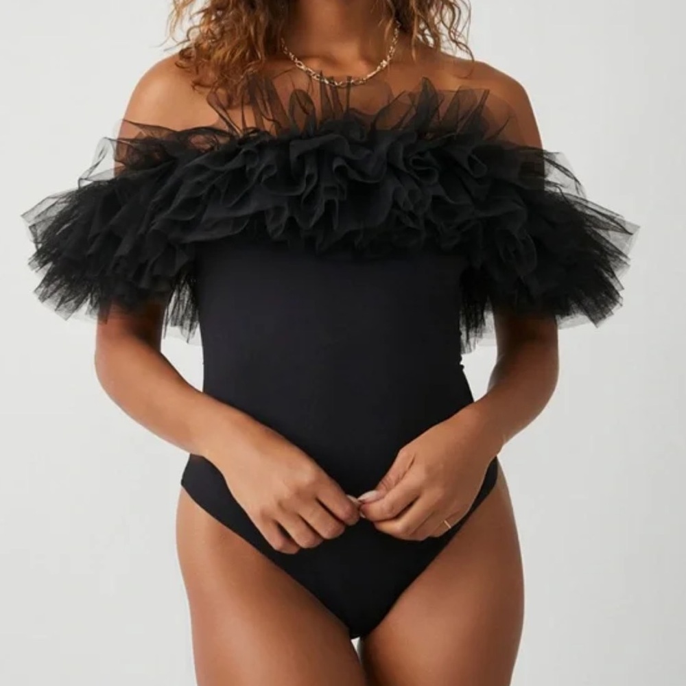 Free Peo­ple Big Love Tulle Ac­cent Sleeve­less Body­suit